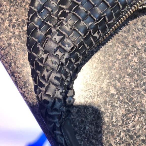 Guess Woven Large Shoulder Bag - Picture 5 of 7